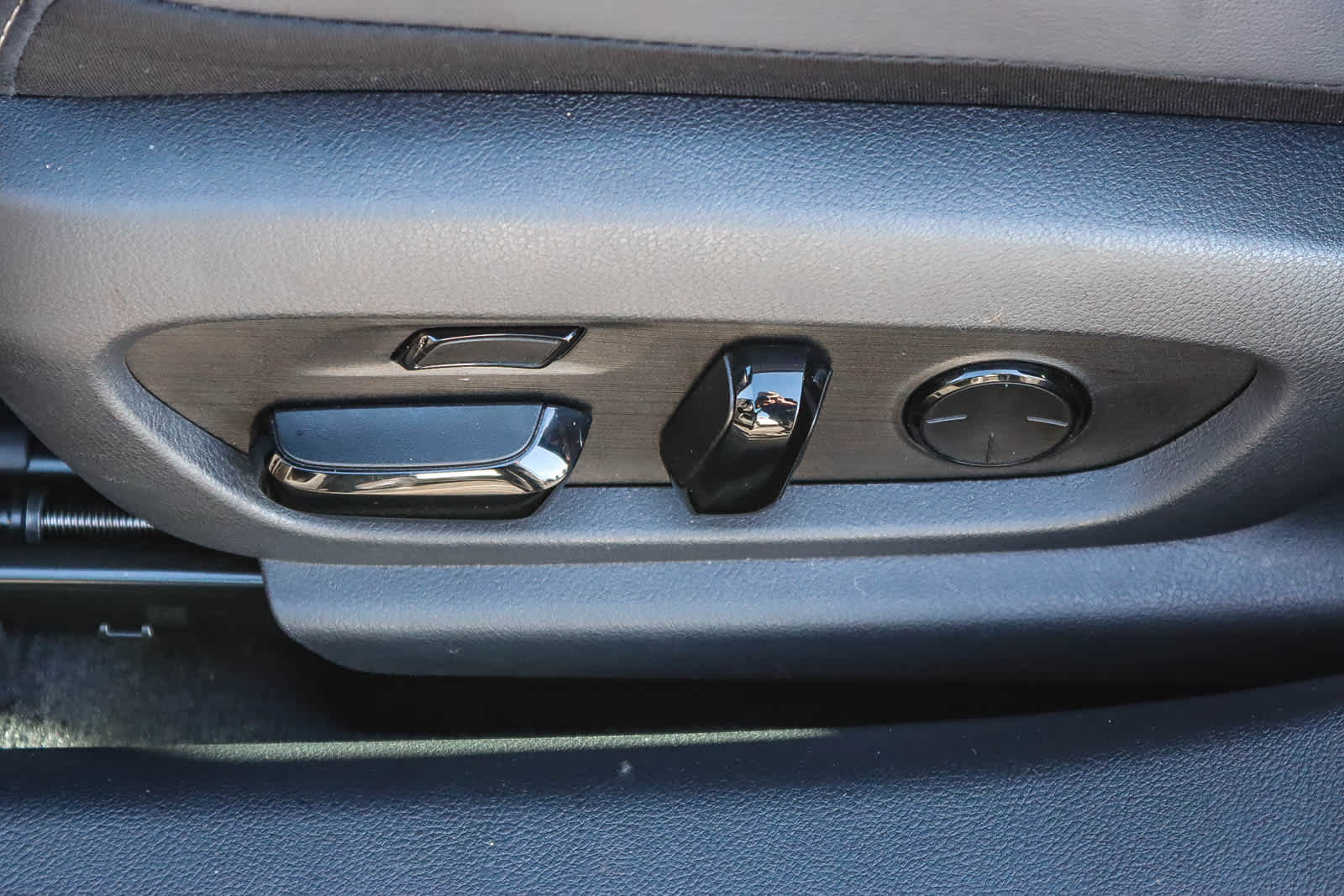 Thumbnail: 2022 Lexus ES - 20