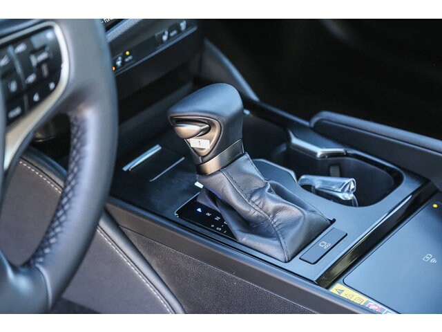 Thumbnail: 2024 Lexus ES - 21