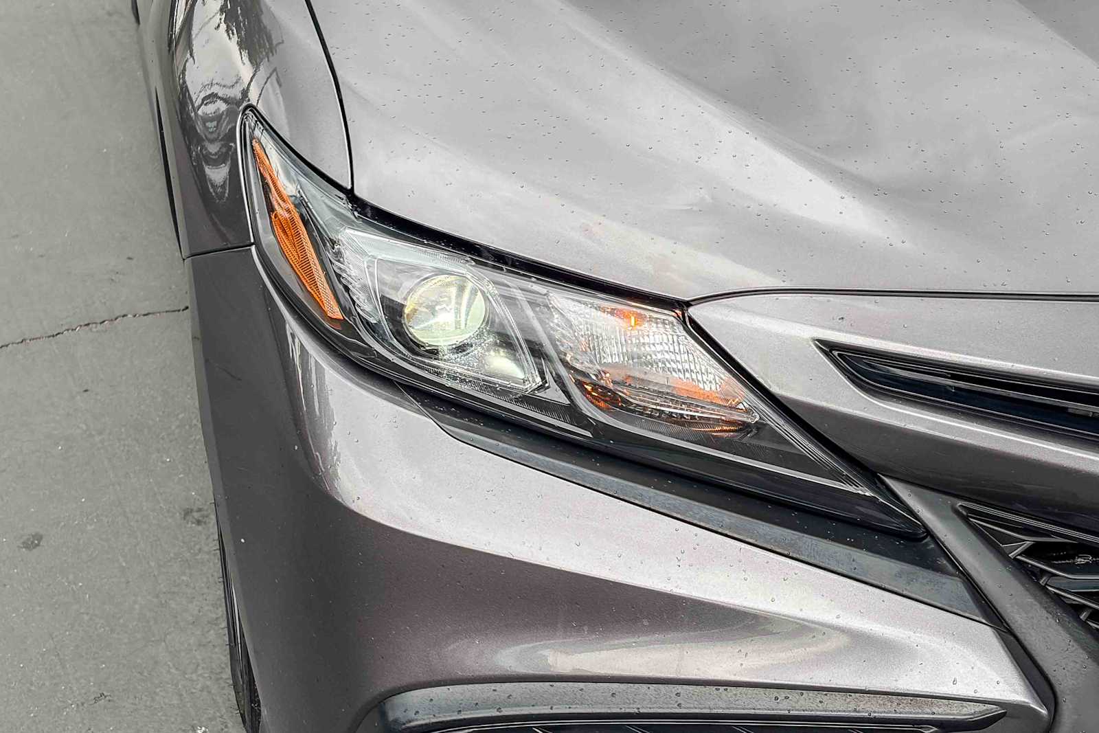 2022 Toyota Camry Hybrid SE photo 6