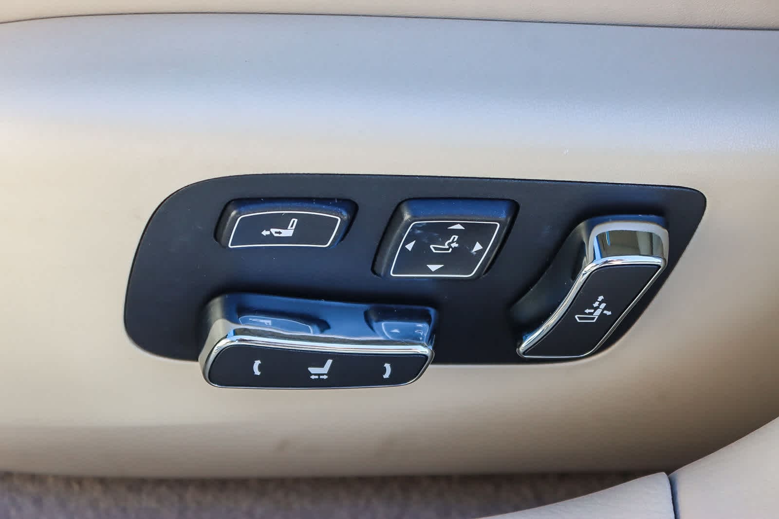 Thumbnail: 2014 Lexus LS - 21