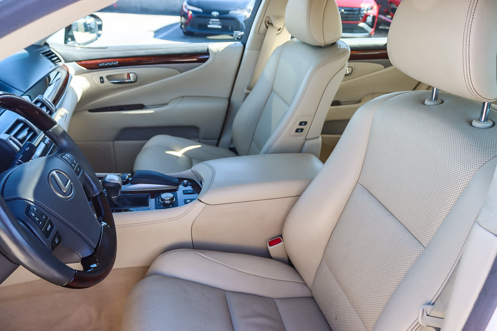 Thumbnail: 2014 Lexus LS - 17