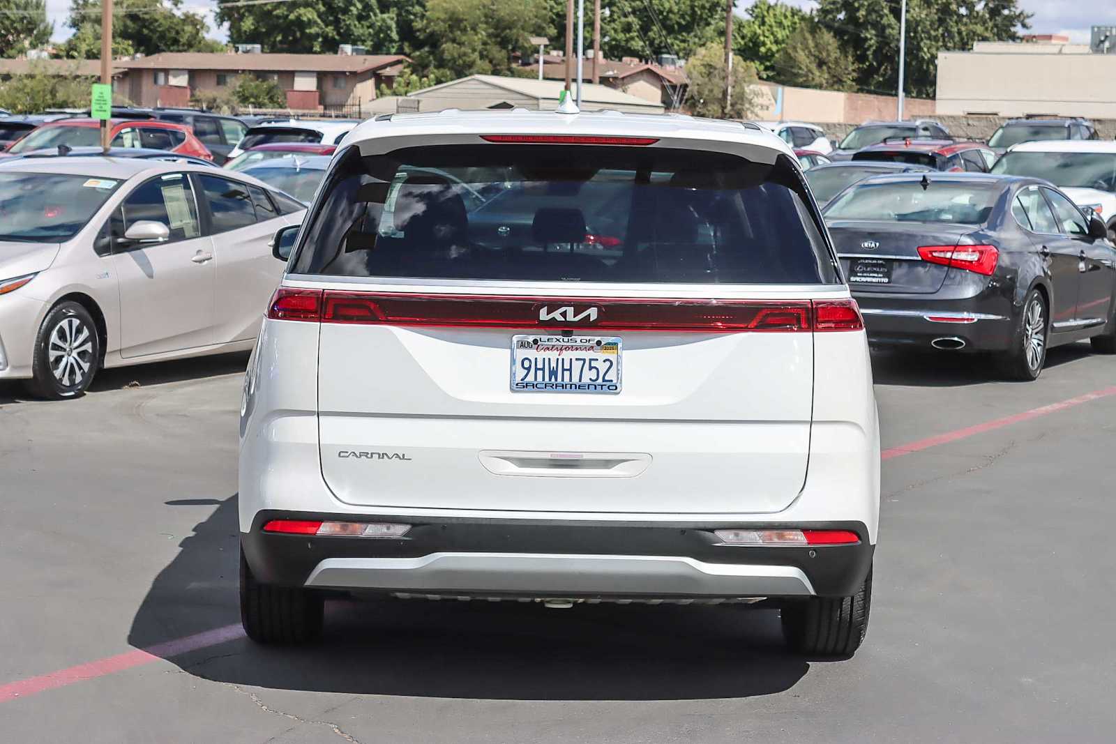 2024 Kia Carnival LX photo 2