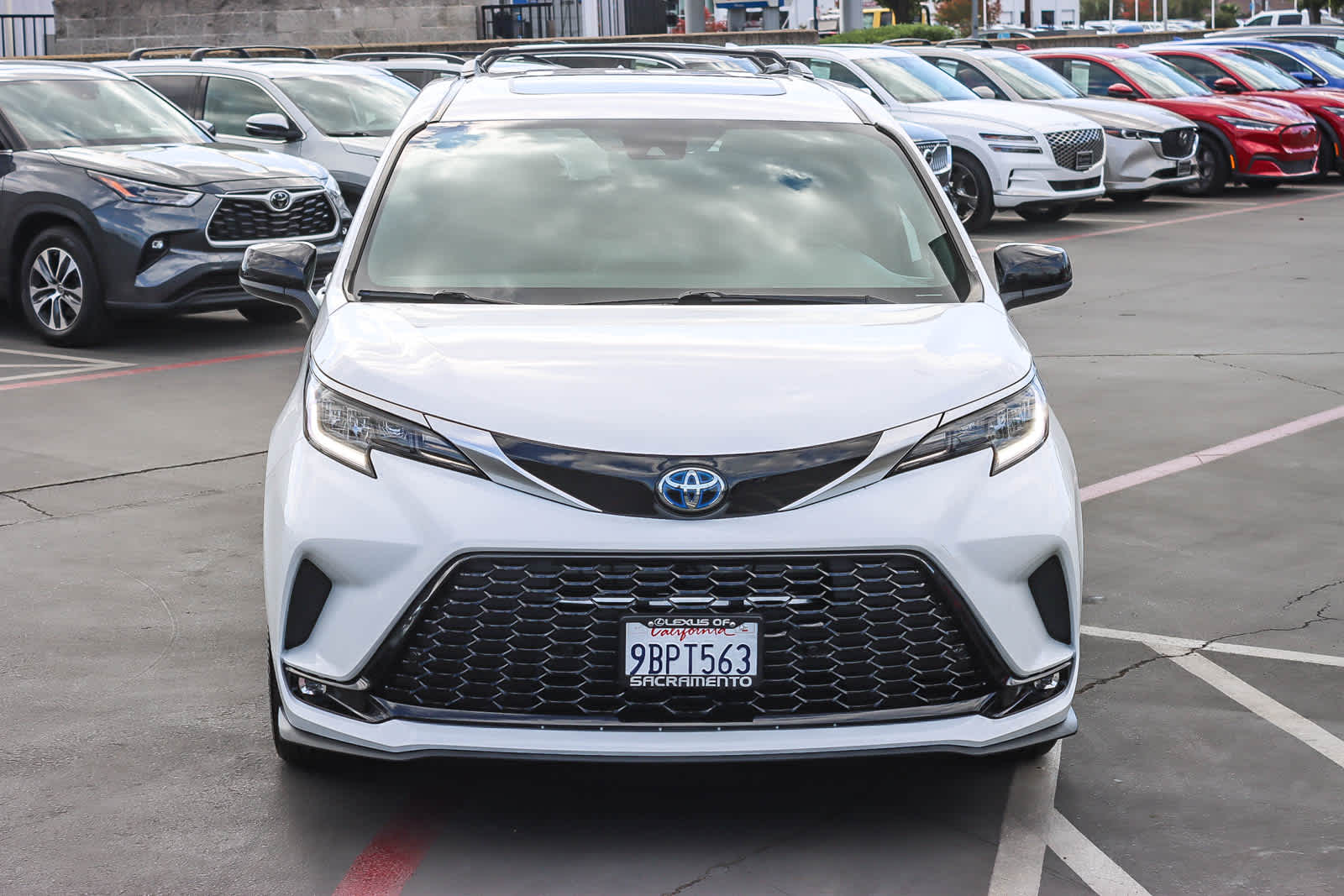 Thumbnail: 2022 Toyota Sienna - 6