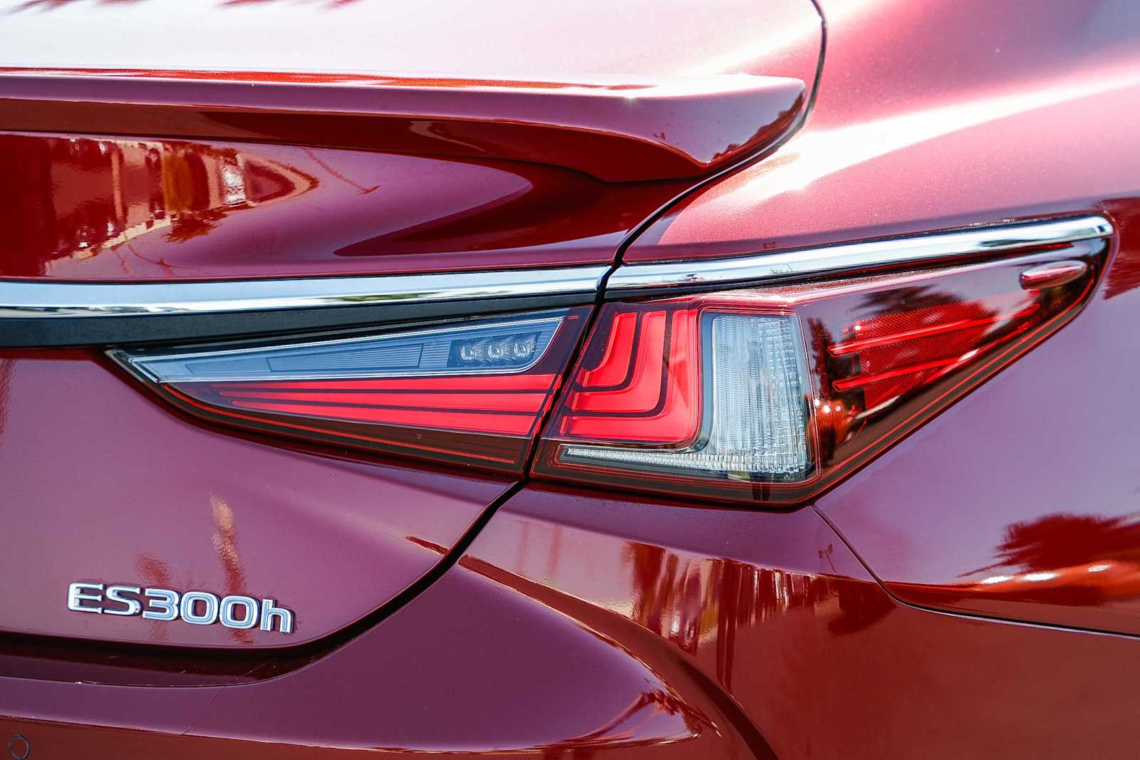 Thumbnail: 2019 Lexus ES - 10