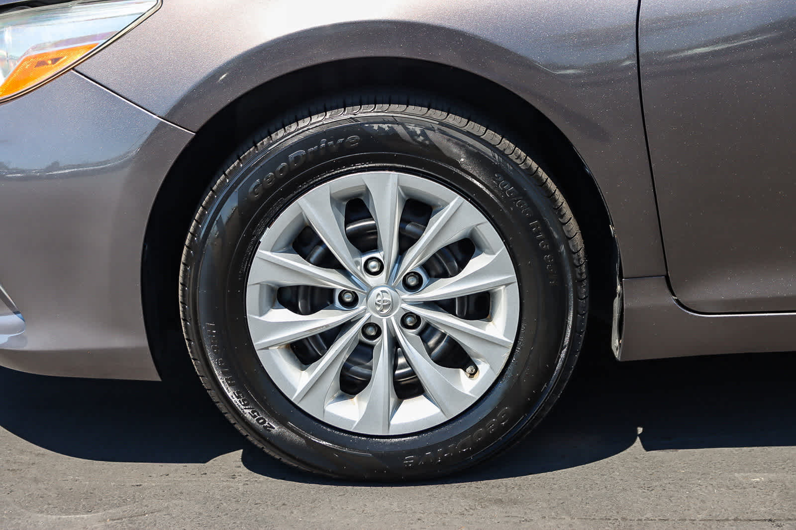 Thumbnail: 2016 Toyota Camry - 9