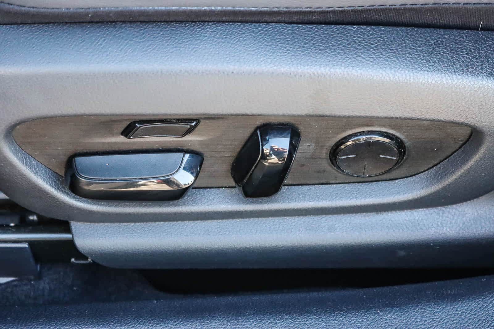 Thumbnail: 2021 Lexus ES - 21