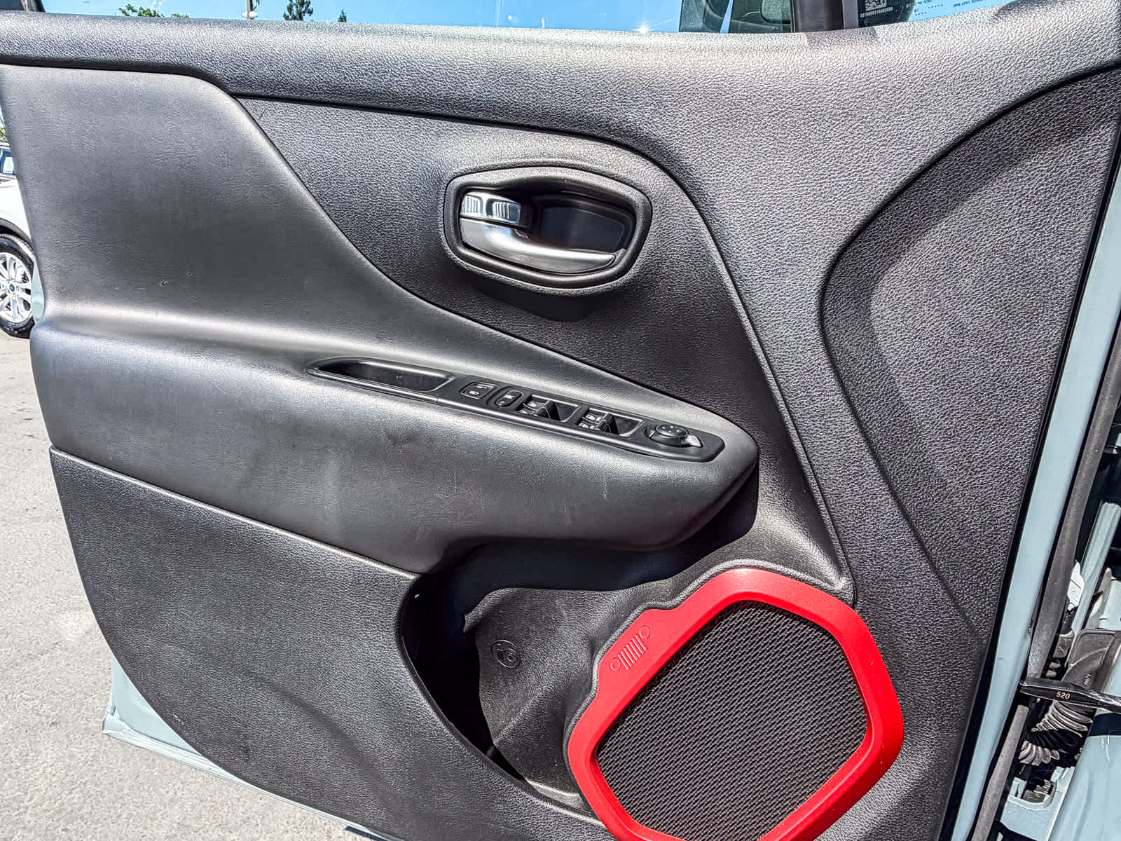 Thumbnail: 2018 Jeep Renegade - 19