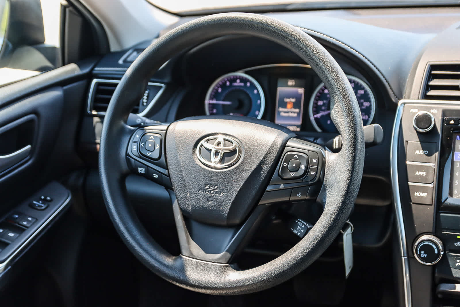 Thumbnail: 2016 Toyota Camry - 14