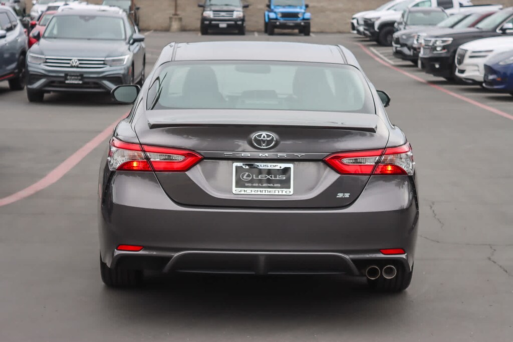 Used 2018 Toyota Camry SE Sedan
