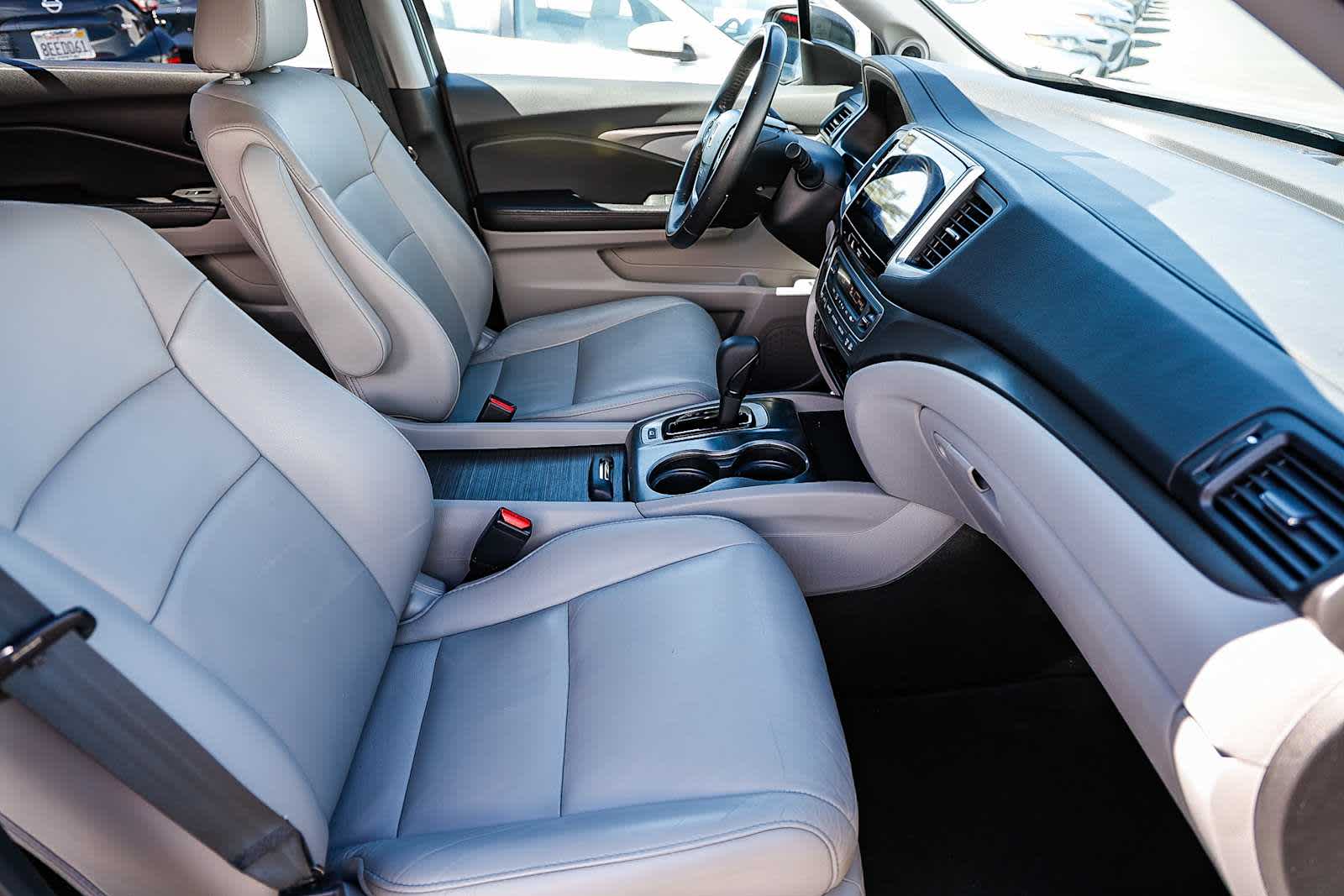 Thumbnail: 2017 Honda Pilot - 41