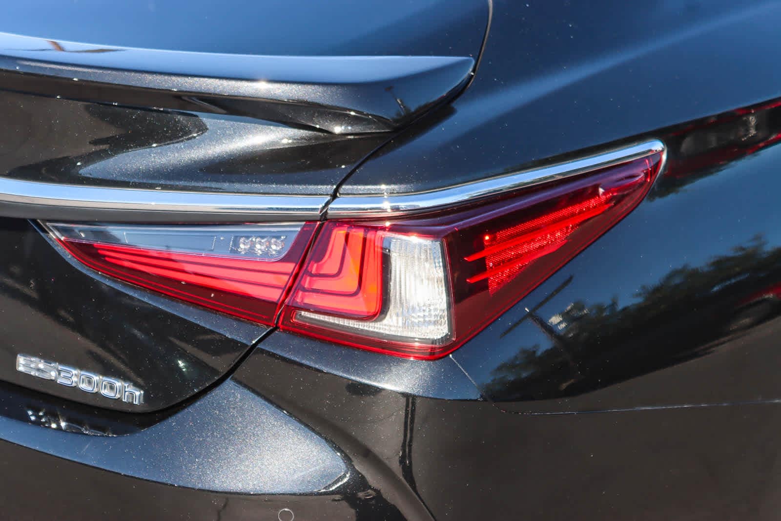 Thumbnail: 2021 Lexus ES - 8