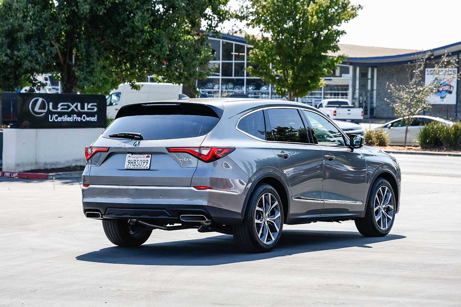 Thumbnail: 2023 Acura MDX - 4