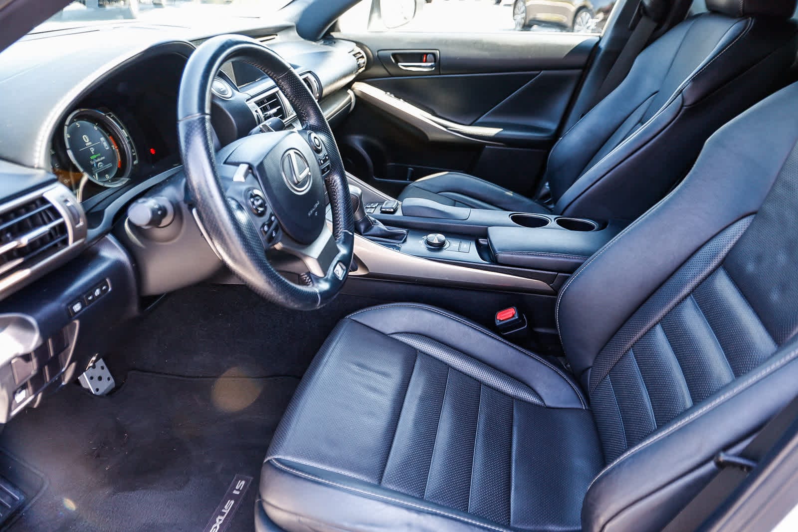 Thumbnail: 2015 Lexus IS - 20