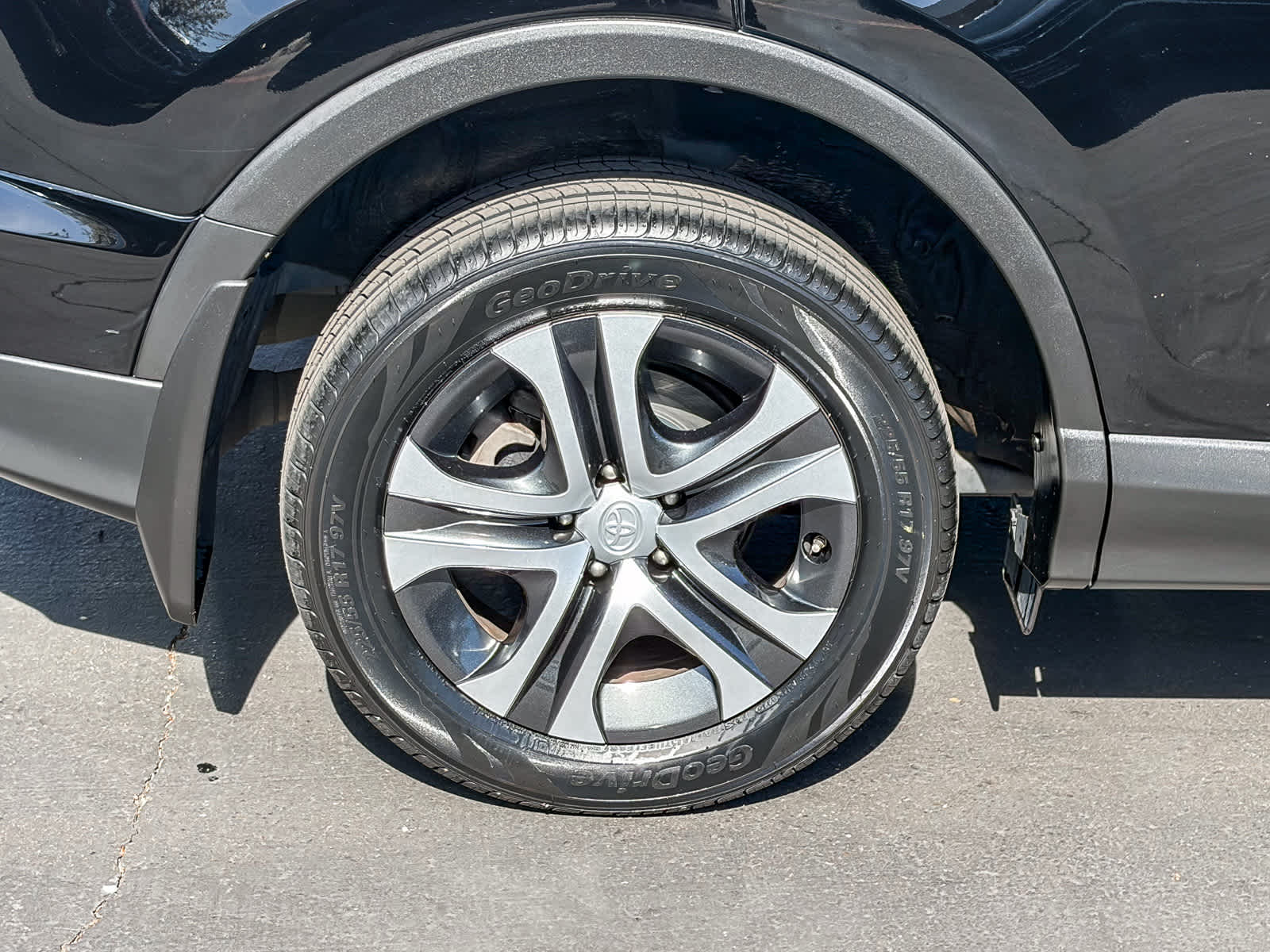 Thumbnail: 2017 Toyota RAV4 - 10