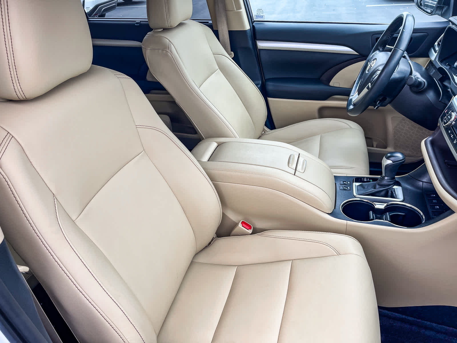 Thumbnail: 2019 Toyota Highlander - 16