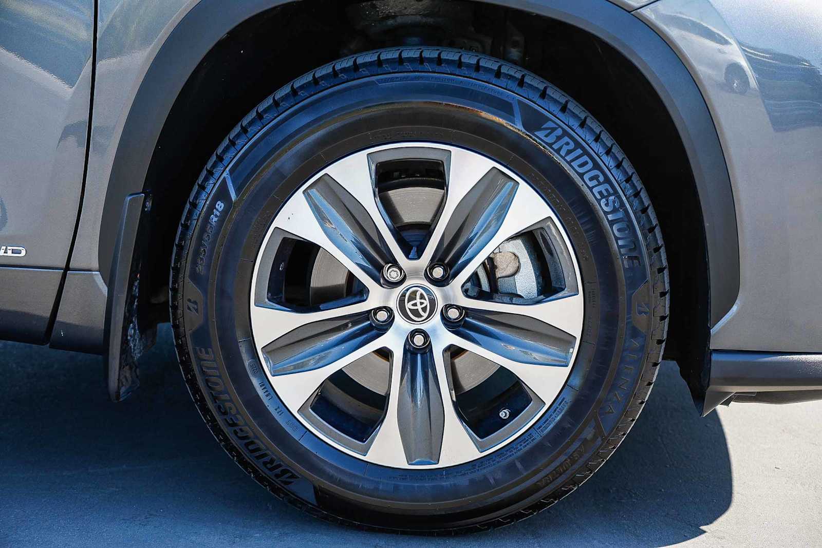 Thumbnail: 2023 Toyota Highlander - 15