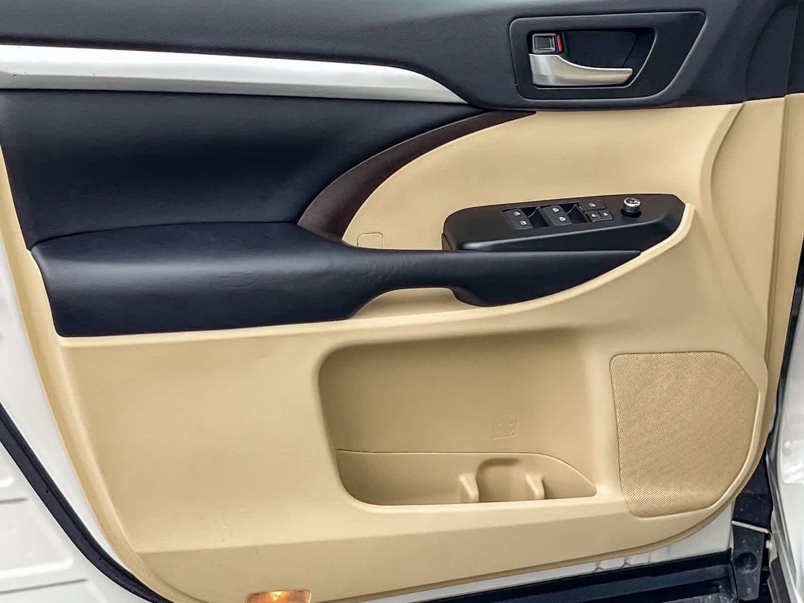 Thumbnail: 2019 Toyota Highlander - 21