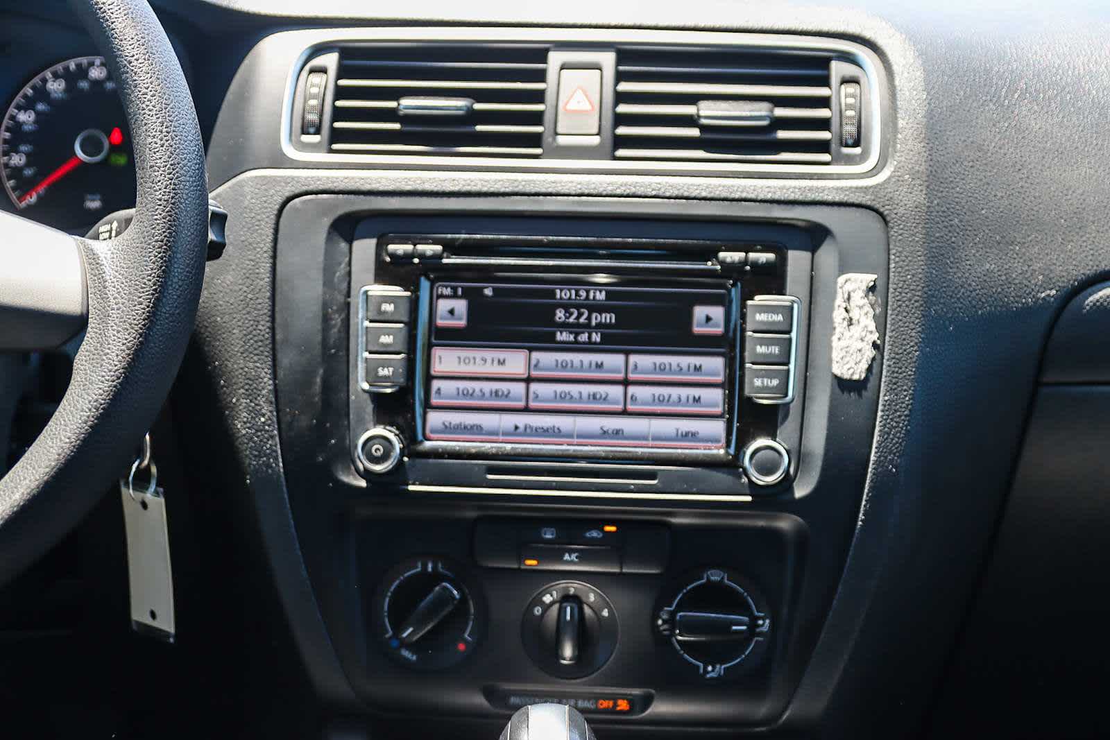 Thumbnail: 2014 Volkswagen Jetta - 16