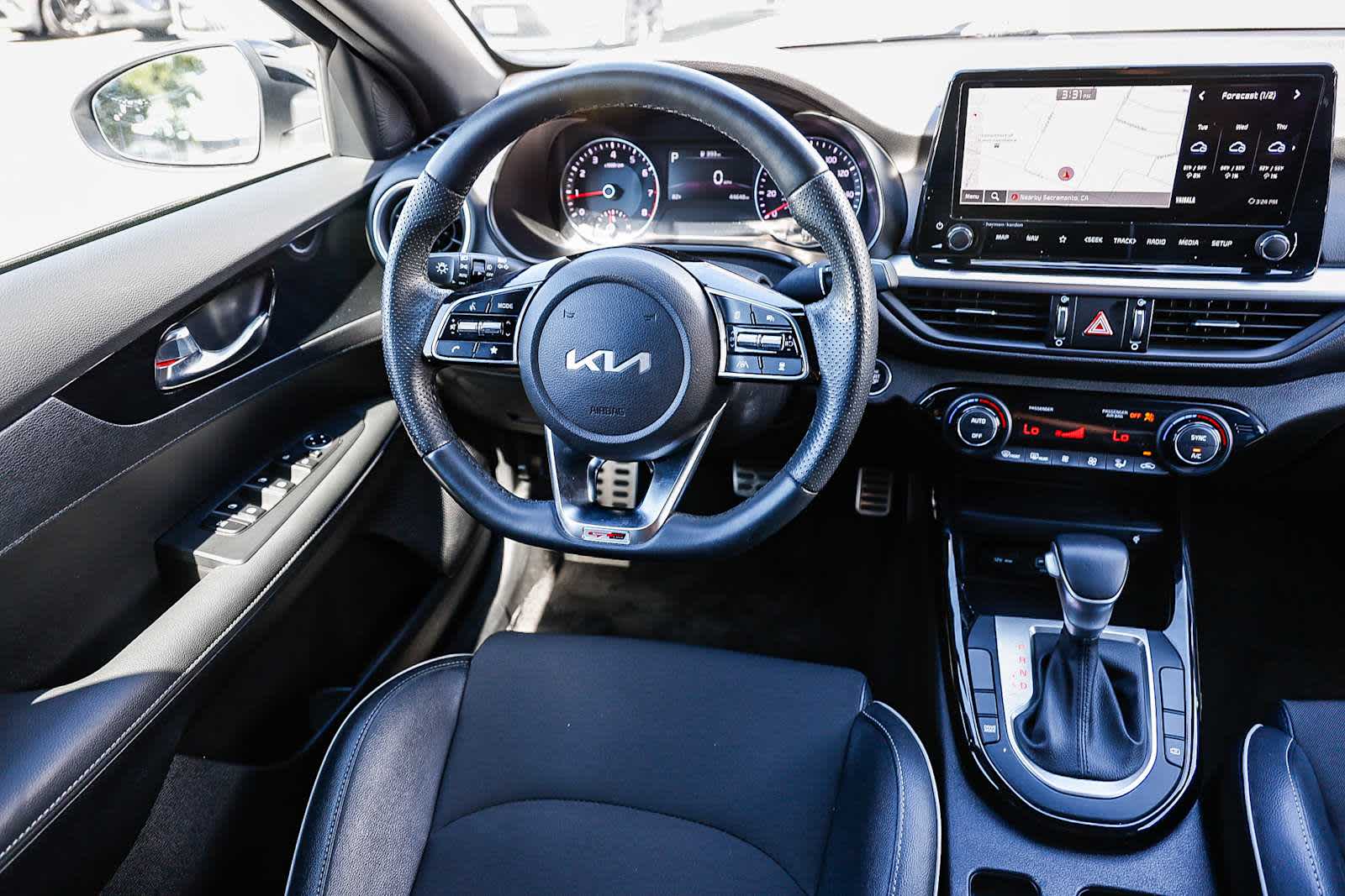 Thumbnail: 2023 Kia Forte - 31