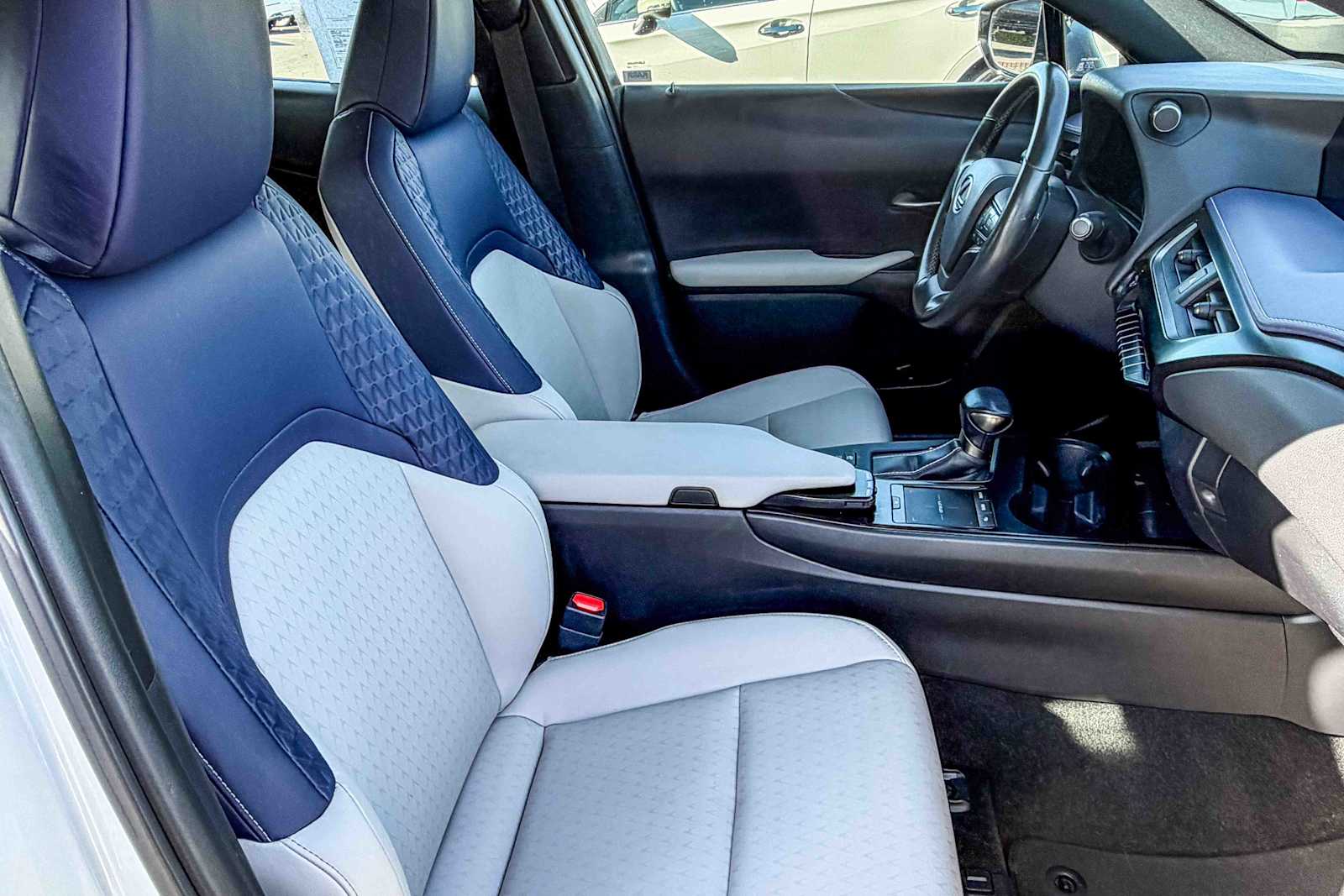 Thumbnail: 2020 Lexus UX - 15