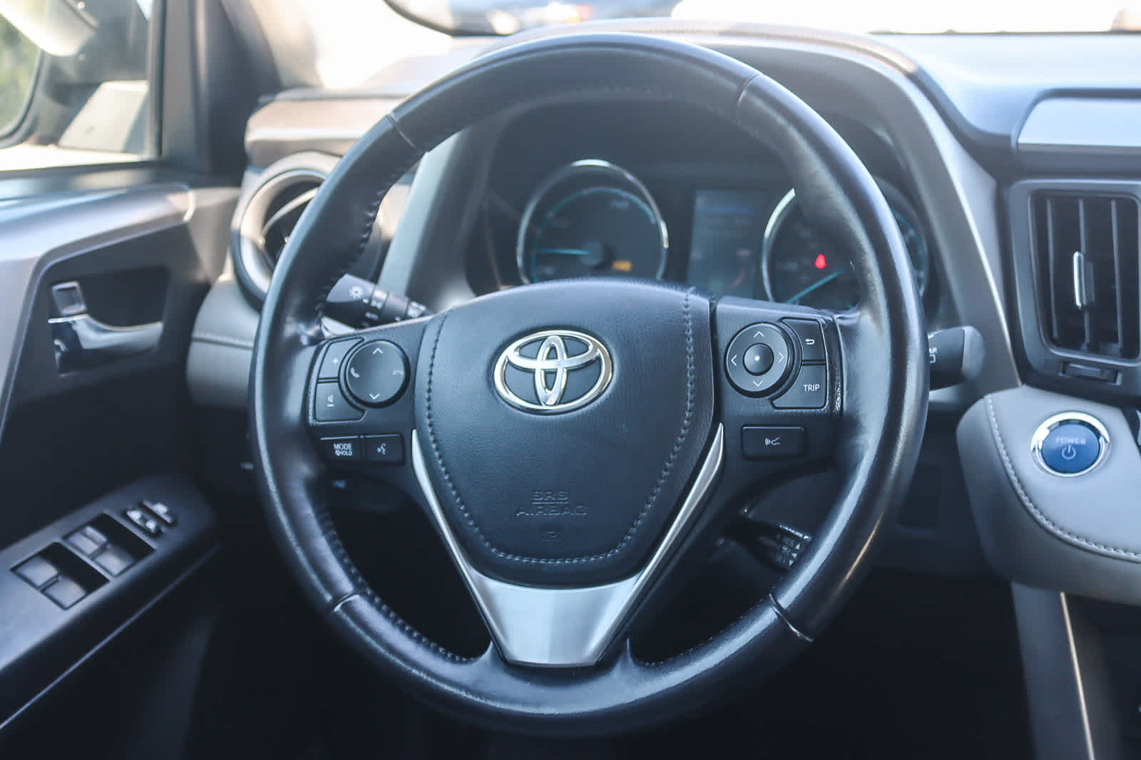 Thumbnail: 2017 Toyota RAV4 - 14