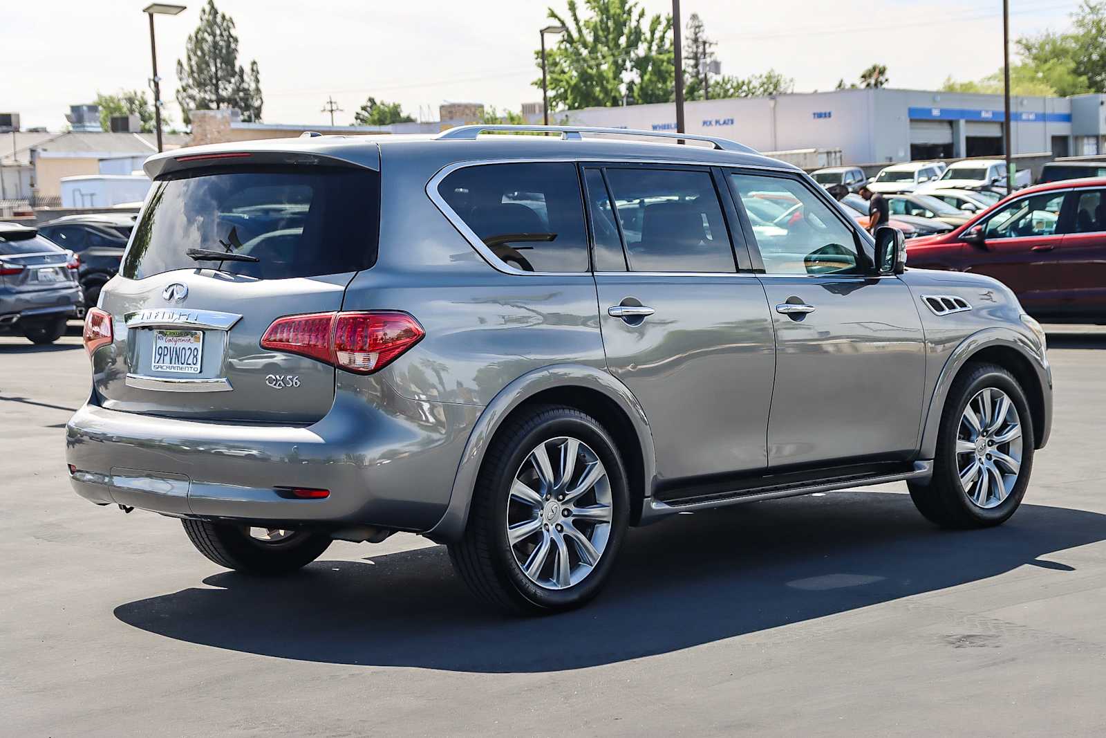 Thumbnail: 2011 INFINITI QX56 - 4
