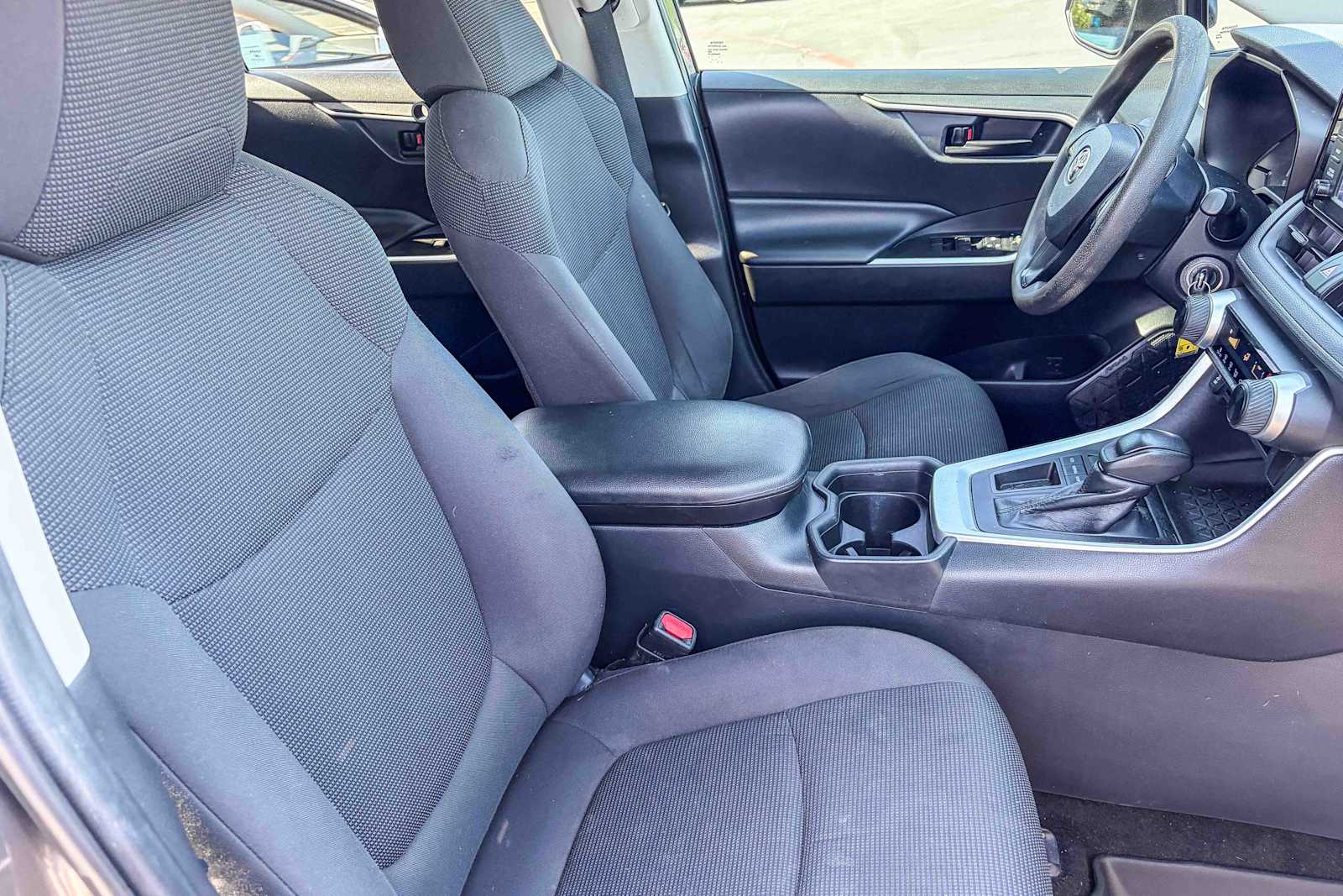 Thumbnail: 2019 Toyota RAV4 - 15