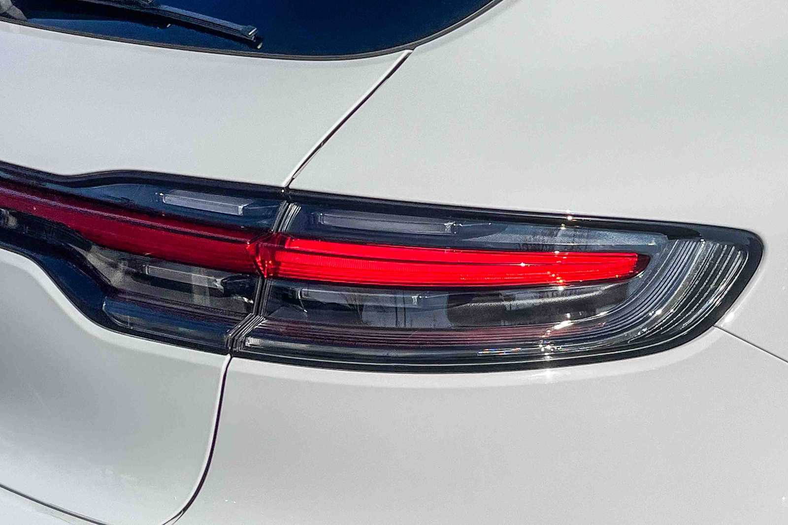 2024 Porsche Macan photo 3