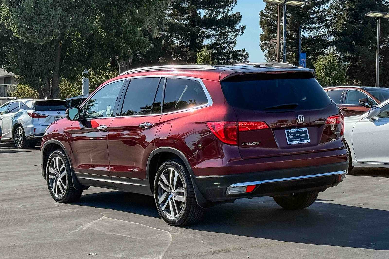 2018 Honda Pilot Touring photo 2