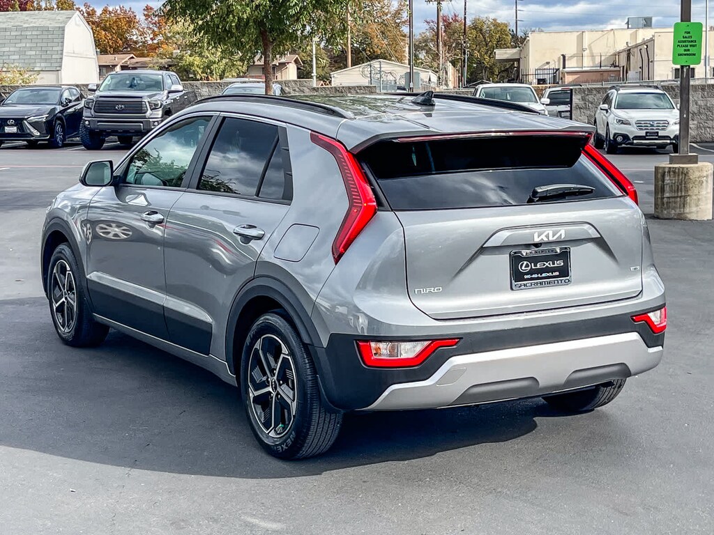 Used 2024 Kia Niro LX SUV