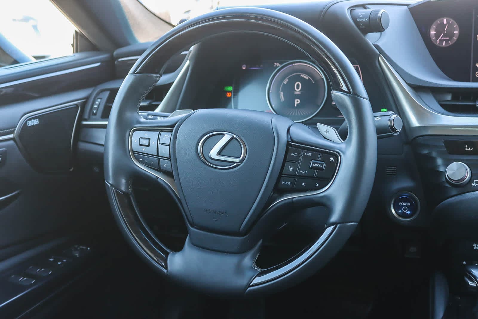 Thumbnail: 2021 Lexus ES - 14