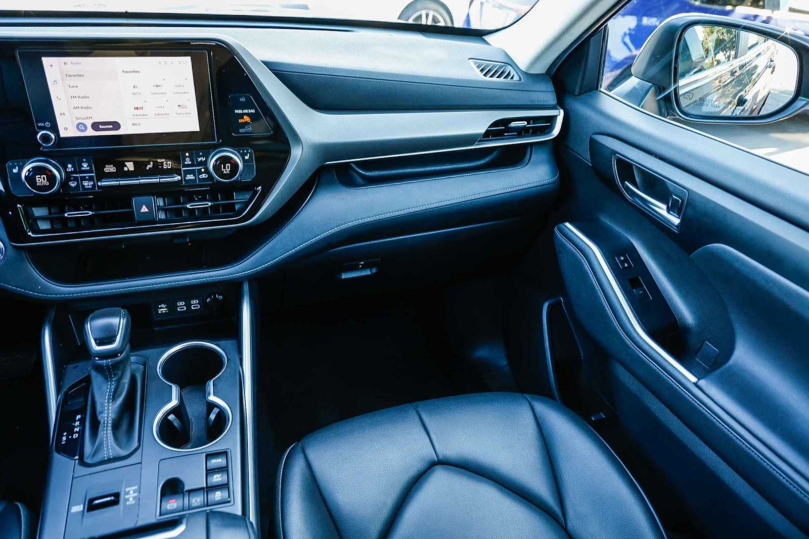 Thumbnail: 2023 Toyota Highlander - 25