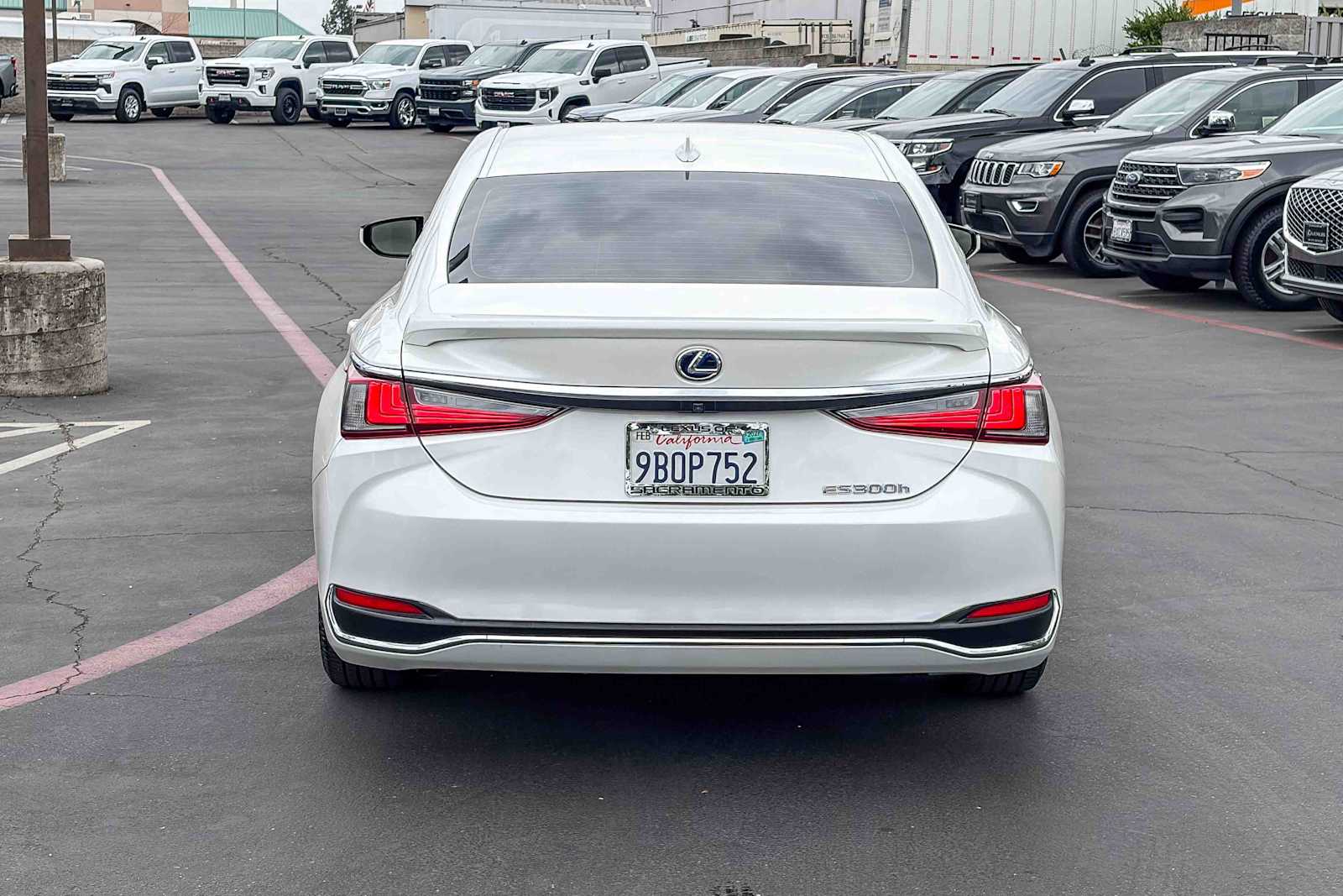 2021 LEXUS ES 300h photo 2