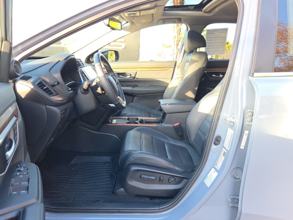 2022 Honda CR-V Hybrid Touring photo 2