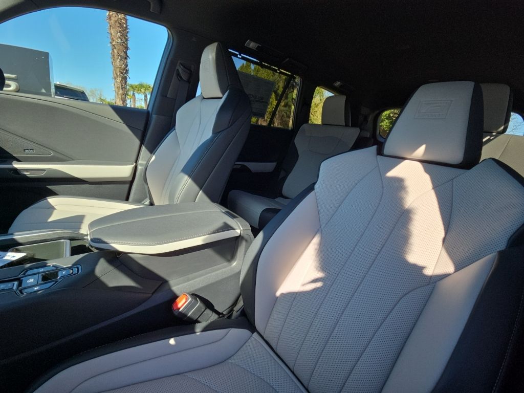 2026 Lexus TX 500h F-Sport - Photo 14