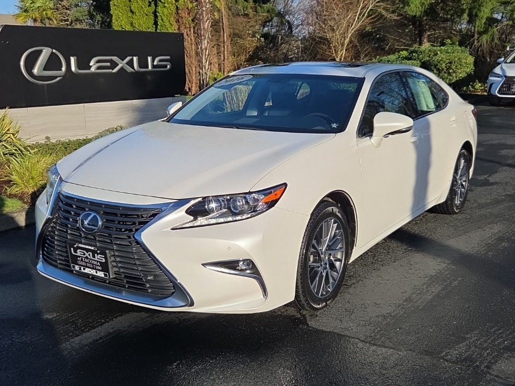 2016 Lexus ES 350's photo