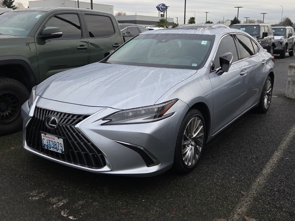 2023 Lexus ES 250 Luxury's photo