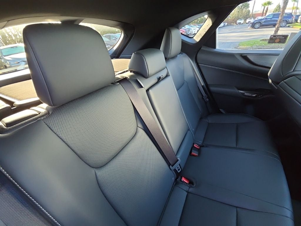 2026 Lexus NX 450h+ F-Sport - Photo 18