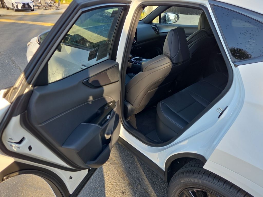 2026 Lexus NX 450h+ F-Sport - Photo 15