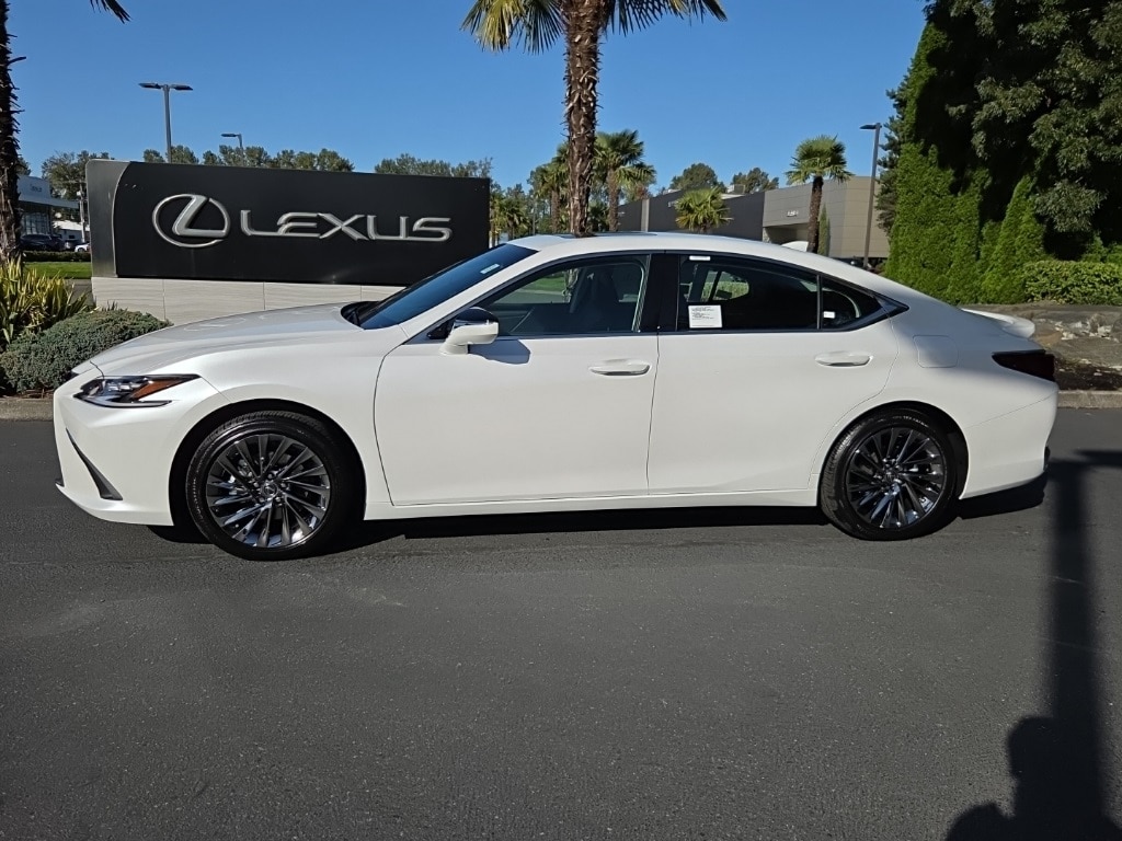 New 2025 Lexus ES HYBRID 300h LUXURY 4-DOOR SEDAN
