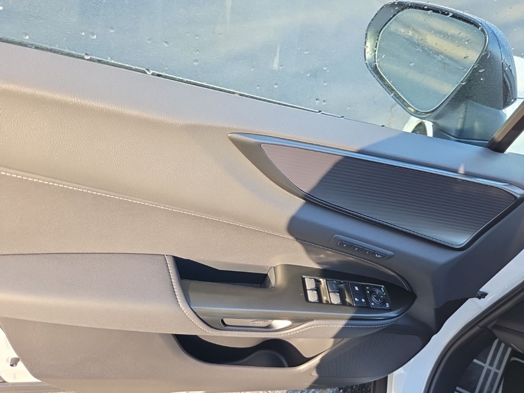 2026 Lexus NX 450h+ F-Sport - Photo 11