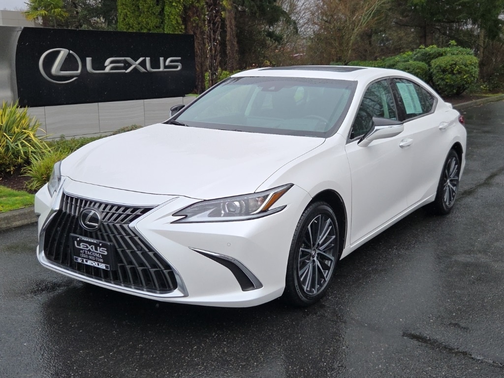2024 Lexus ES Hybrid 300h's photo