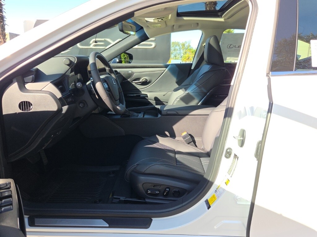 New 2025 Lexus ES HYBRID 300h LUXURY 4-DOOR SEDAN