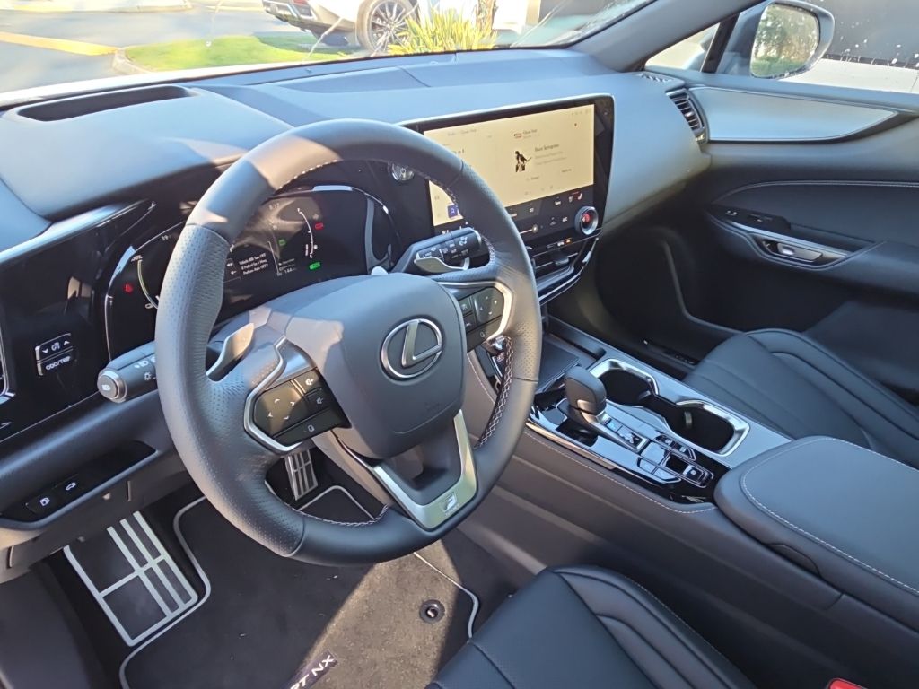 2026 Lexus NX 450h+ F-Sport - Photo 12