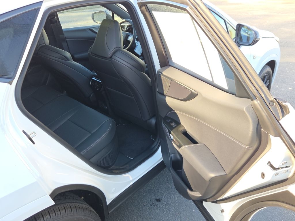 2026 Lexus NX 450h+ F-Sport - Photo 17