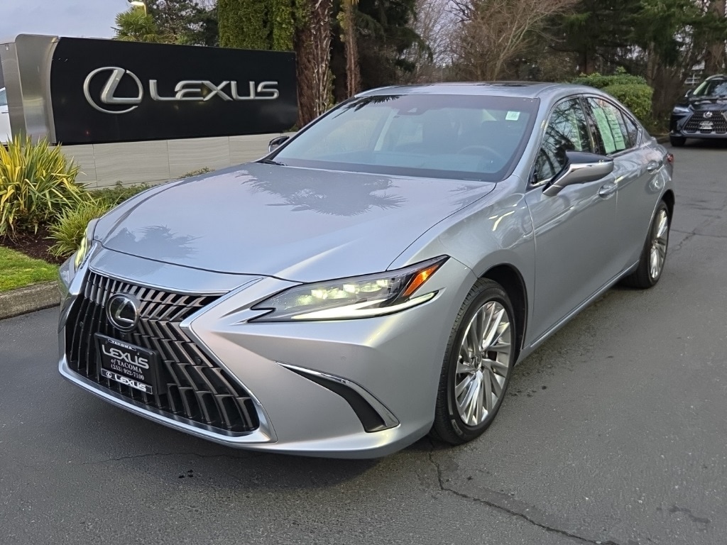 2023 Lexus ES 250 Luxury's photo