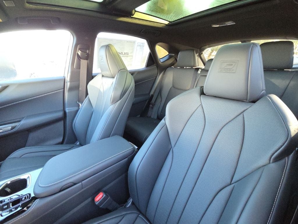 2026 Lexus NX 450h+ F-Sport - Photo 14