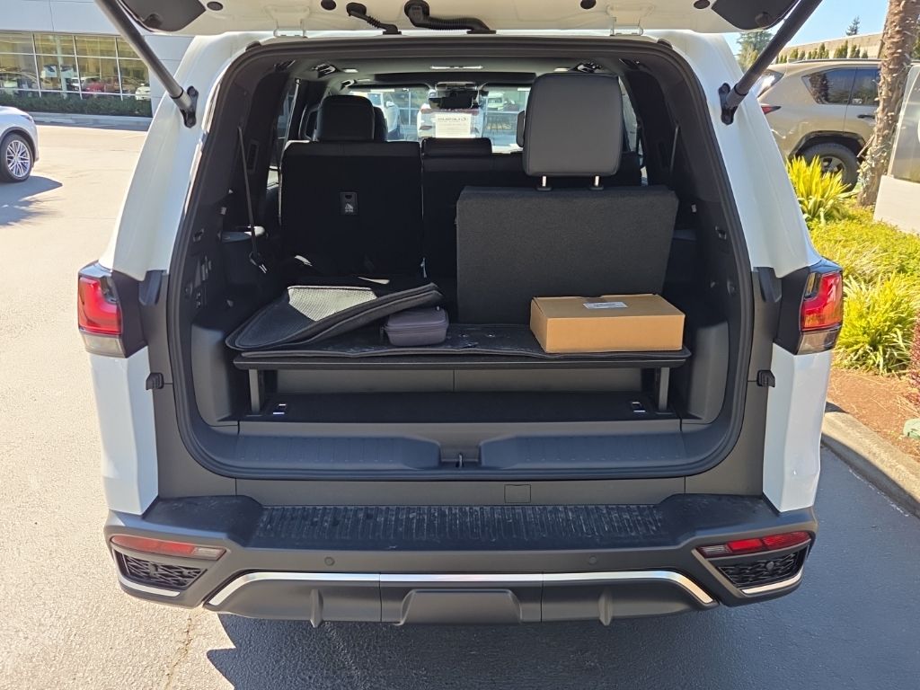 2026 Lexus LX F-Sport - Photo 16