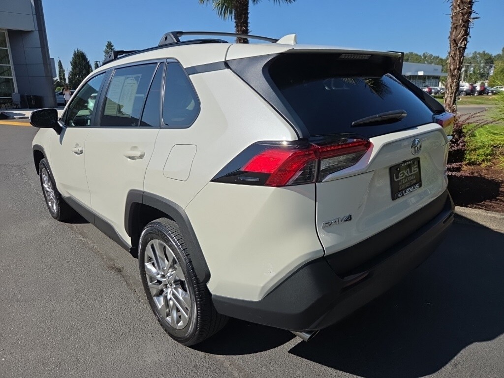 2021 Toyota RAV4 XLE Premium photo 2