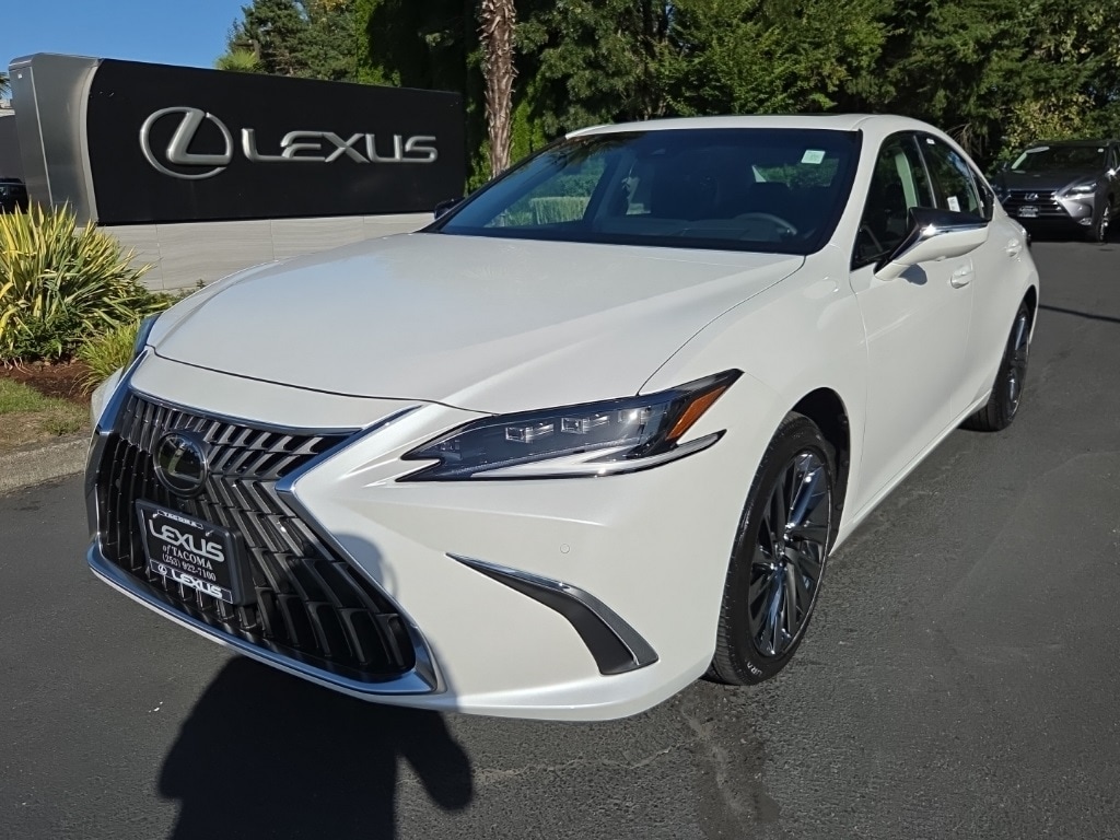 New 2025 Lexus ES HYBRID 300h LUXURY 4-DOOR SEDAN